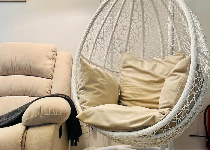 3br - Stylish Serenity *